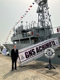 海軍船と大使