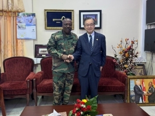 ジャネ司令官と大使